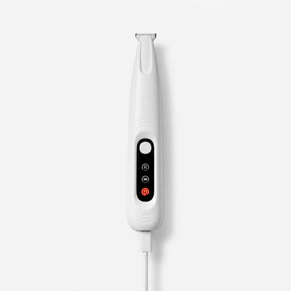 De TrimEase die via USB-C wordt opgeladen